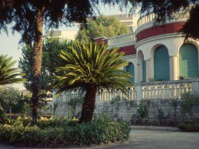 Tra l�altro, grazie all'architetto Eugenio Lombardi, siamo riusciti a entrare in possesso delle fotografie di quella Villa Rosa che invece accolse il capo delle truppe sovietiche, il colonnello Solokov...